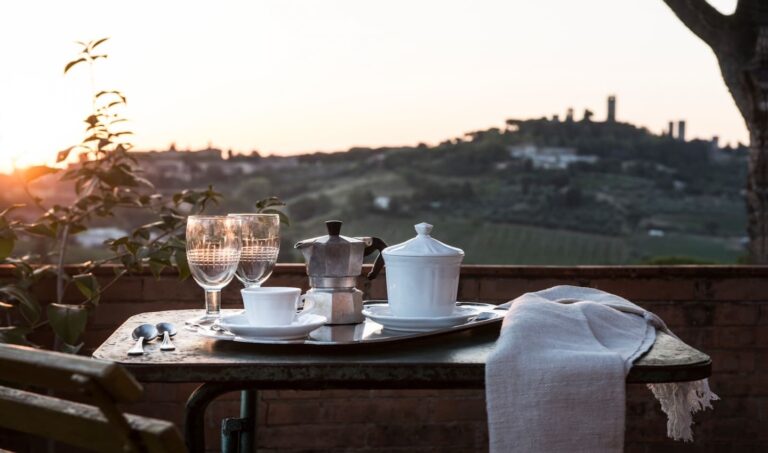 Vegan Agrivilla i pini Tuscany coffee with view